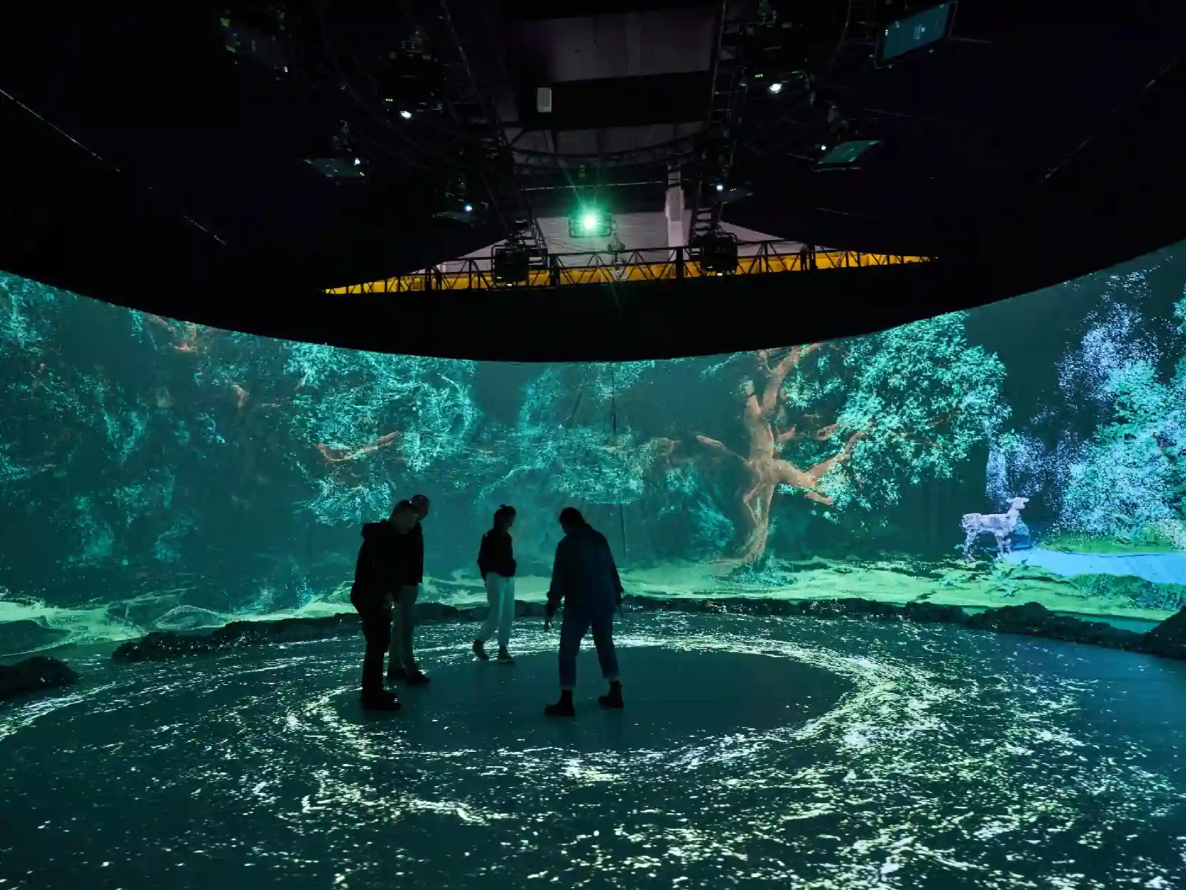 IMMERSIVE ROOM PROJECTION